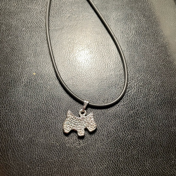 Puppy charm necklace like new with gift box - Picture 3 of 4